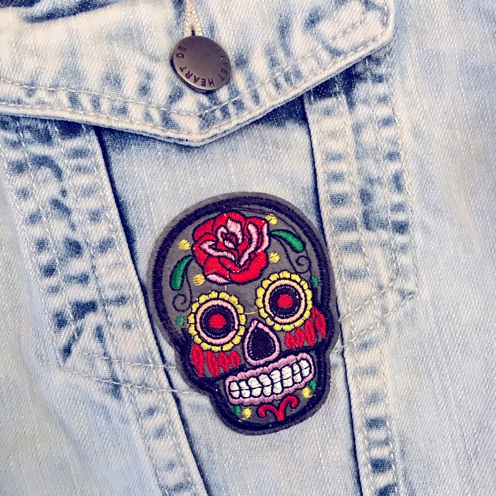 Denim Trucker Jacket Womens Medium White Wash Blue Patches Cotton Jean Jacket - Picture 10 of 16